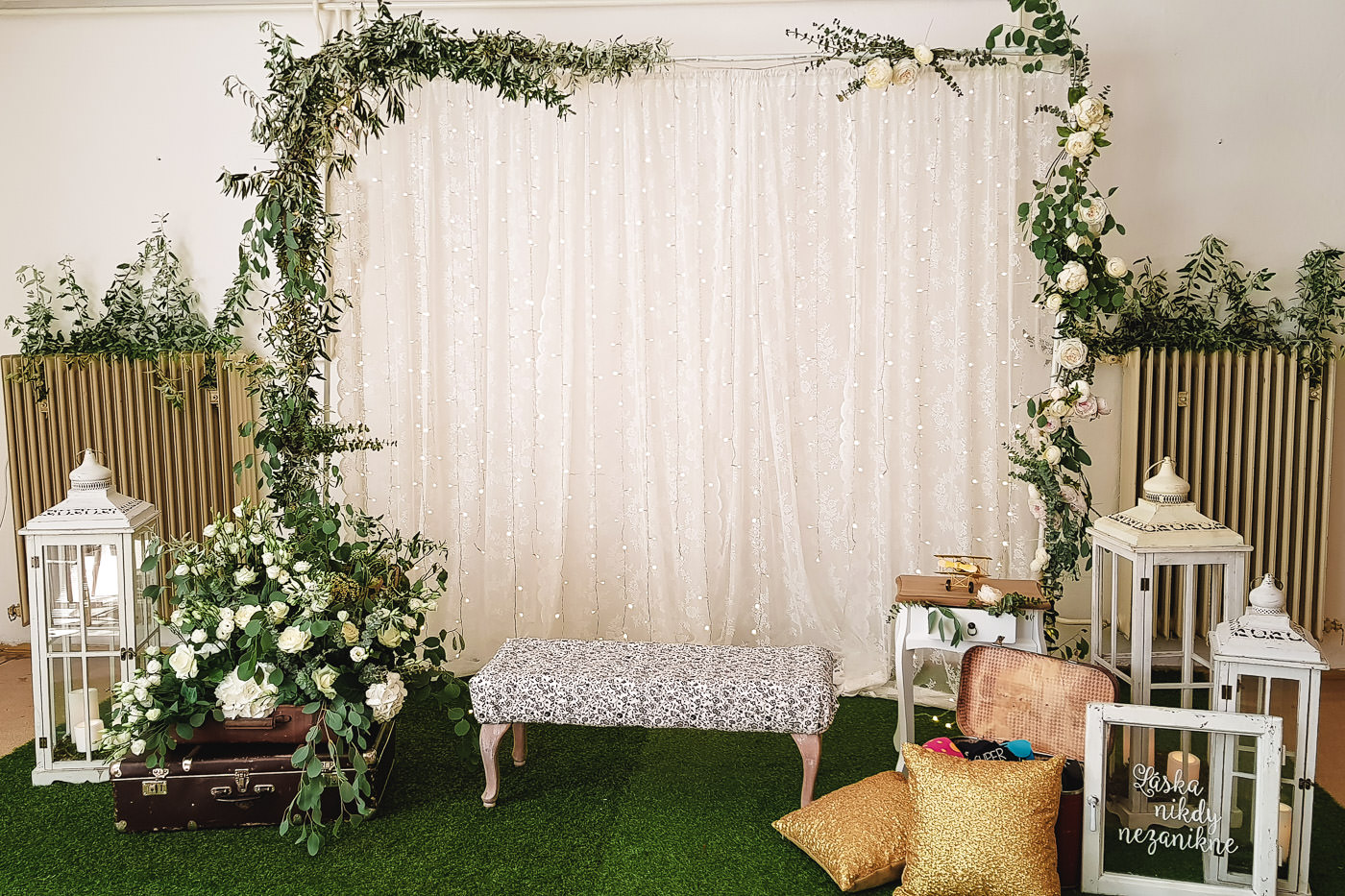 Susan&Sis decor svadobna vyzdoba – dekorovanie- white&green, greenery svadobna vyzdoba, bielo zelena svadba, svadobny fotokutik