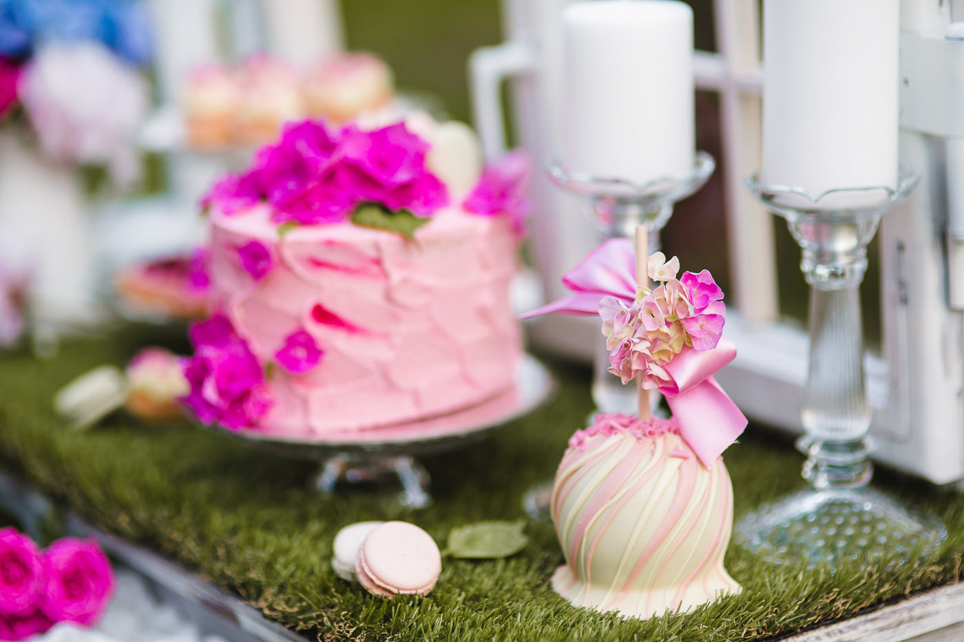 Susan&Sis decor – svadobna vyzdoba, dekorovanie- krasne jarne fotenie v sade – ruzovy candybar, ruze, romanticka vyzdoba